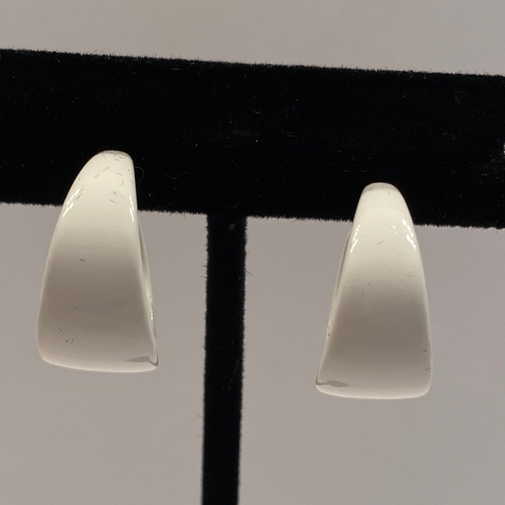 Vtg Trifari Clip Earrings
